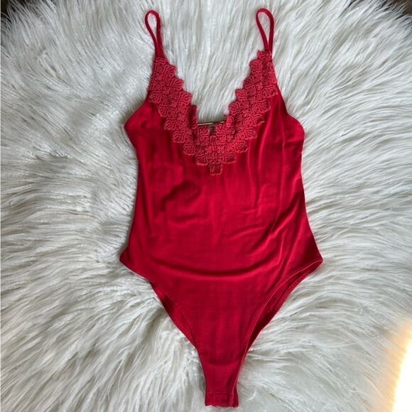 INTIMATELY FREE PEOPLE GIA RED LACE TRIM BODYSUIT SIZE SMALL - Picture 3 of 7